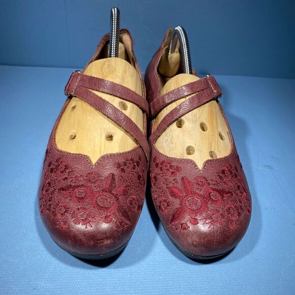 Taos Wish Womens Deep Red Leather Slip On Embroidered Mary Jane Shoes Size 39-8 - Picture 3 of 8